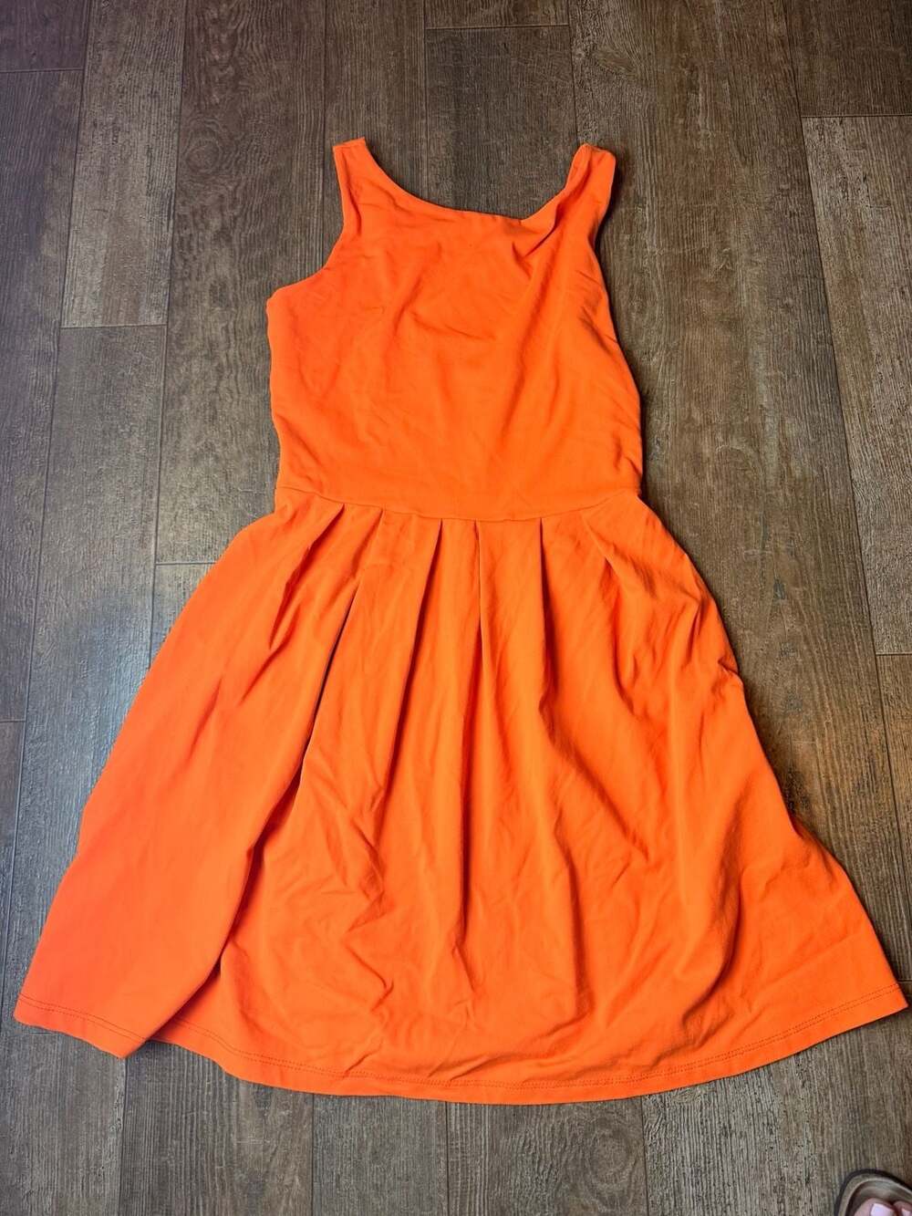 Susana Monaco orange sleeveless pleated mini dress, size M